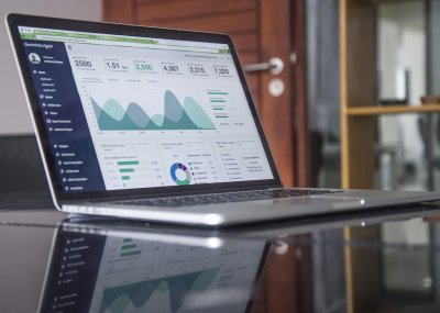 Wat is het verband tussen investeren en boekhouding?